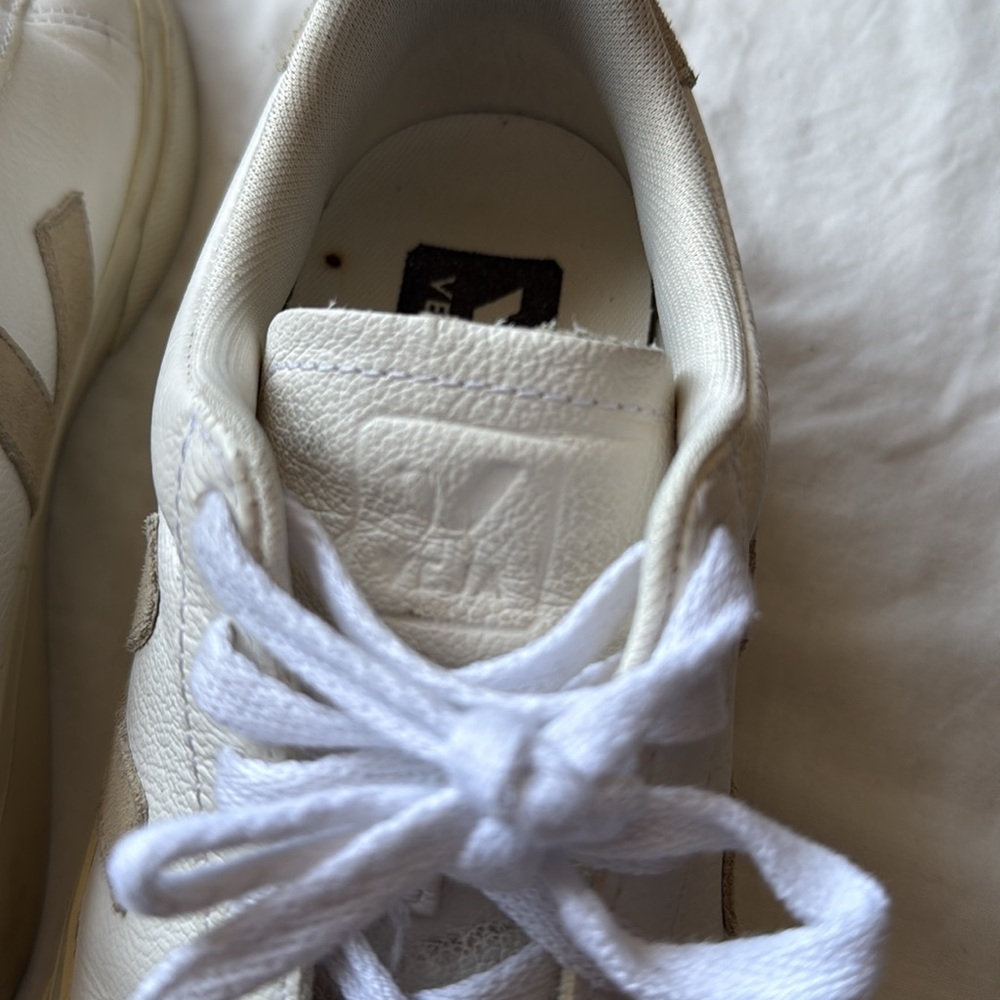 VEJA Women's Sneakers - Size: US-6/ EUR - 37 - Picture 10 of 17